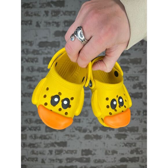 Crocs | kids yellow rubber duck clogs - Picture 4 of 5